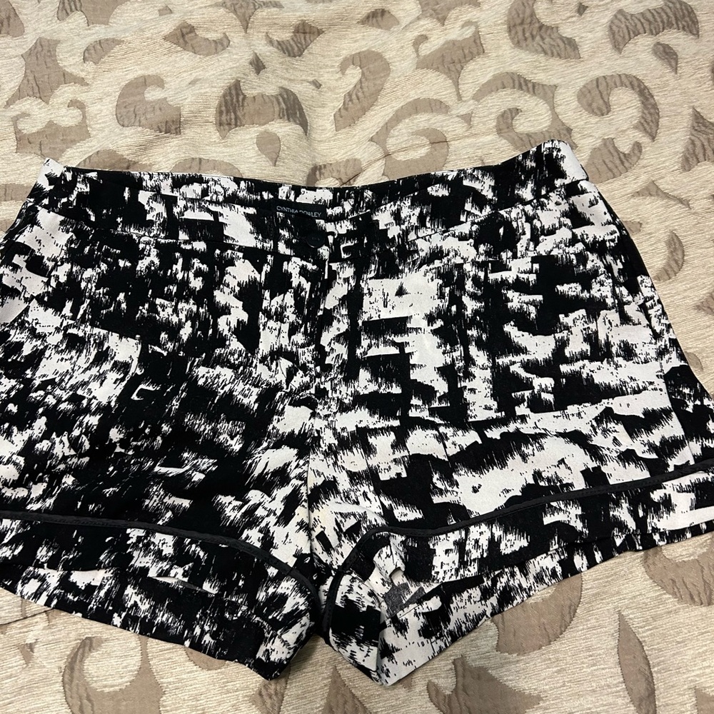 Cynthia Rowley shorts front pocket ribbon cuff